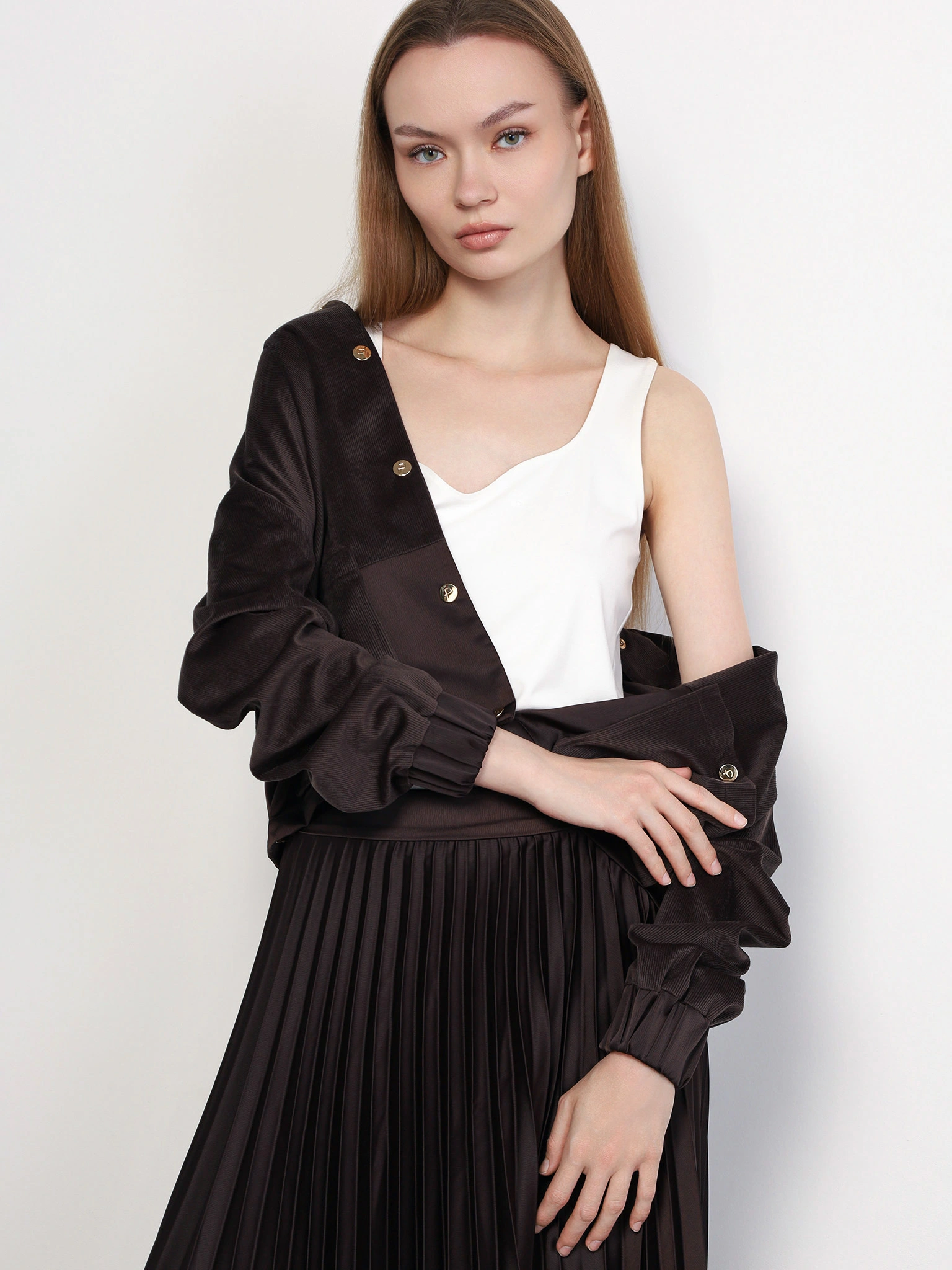 Майка белого цвета прямого кроя